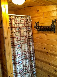 Timber wolf cabin at Cedar Point Lodge Shower