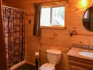 White Pine Cabin at Cedar Point Lodge bathroom